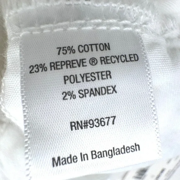 ST JOHN'S BAY NWT Womens 18 White Denim Bermuda Shorts Secretly Slender Mid Rise - Picture 6 of 9